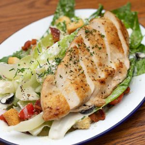 Romaine lettuce served with housemade creamy dressing, olives, bacon bits, croutons and grilled chicken.